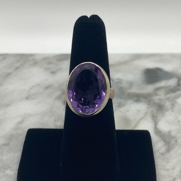 Elegant Purple Gemstone Ring